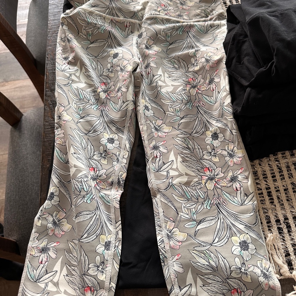Capri Mono B floral capri + solid black slick leggings LARGE NWT